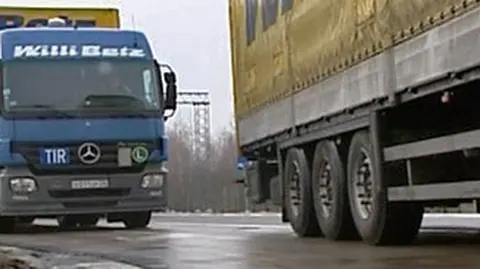 Tysiące tirów stoją na granicy. Pomoc w drodze