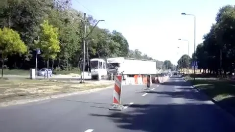 Szczecin: samochód ciężarowy uderzył w tramwaj