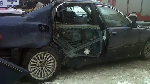 BMW na latarni. Dwie osoby ranne 