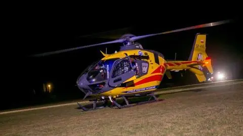 Samochód zjechał do rzeki.  
Pięciu poszkodowanych, helikopter w akcji
