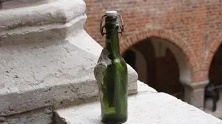 Butelka z odręcznie napisamym listem