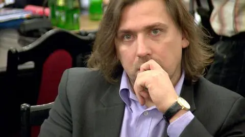 Agent Tomek komentuje półnagie zdjęcia.
Zdjął koszulę, bo "nie chciał jej spocić"