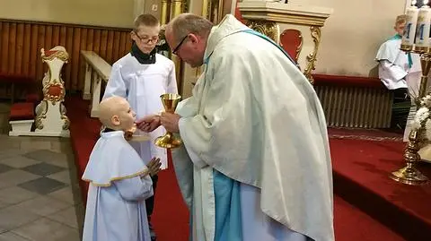 Komunię zorganizowano tylko dla Stasia