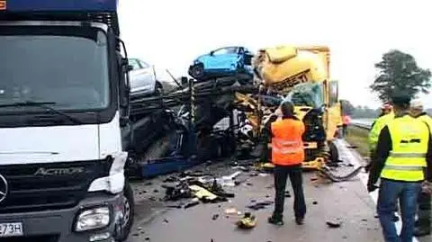 Karambol na A4. Jedna osoba ranna