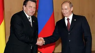 Gerhard Schroeder i Władimir Putin w 2005r. 