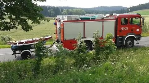 Starsza kobieta wpadła do stawu. Nie żyje 