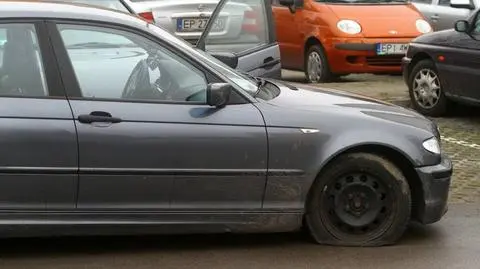 Potrąceni policjanci i przestrzelone opony. Dramatyczne zatrzymanie w Piotrkowie