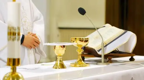 Watykan: propozycja zakazu fotografowania liturgii