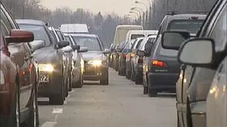 Korkują się ulice dookoła cmentarzy