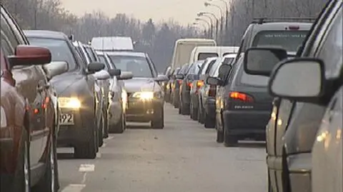 W Poznaniu tłoczno przy cmentarzach