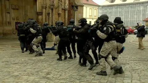 Szturm terrorystów na katedrę