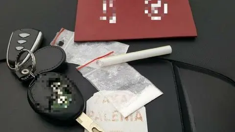 Mężczyzna miał w samochodzie i na twarzy biały proszek