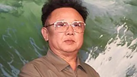 Zamknął uczelnie, studentów wysłał do fabryk i na pola