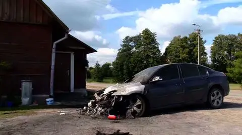 Napastnik najpierw usiłował spalić samochód byłej dziewczyny