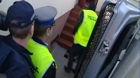 Przebrani za policjantów napadli i okradli obcokrajowców 