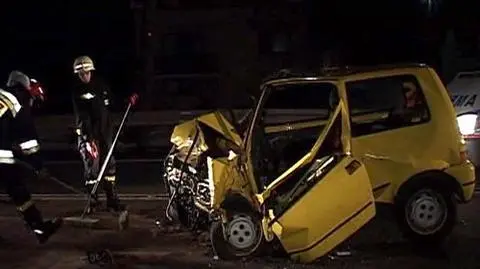 Cinquecento wbiło się w mercedesa