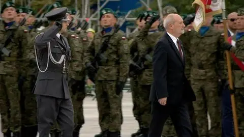Minister Obrony Narodowej podczas uroczystej przysięgi żołnierzy rezerwy