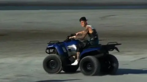 Justin Bieber znowu w tarapatach. "Niebezpieczna jazda i napaść"