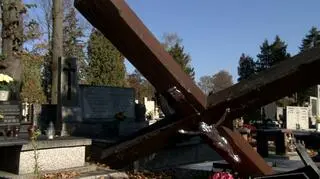 Strażnicy skontrolują okolice cmentarzy