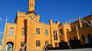 Dworzec pokonał takie budowle jak m.in. Hala Stulecia