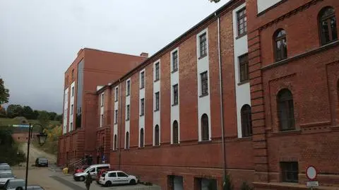 CBA podejrzewa nieprawidłowości. Gowin godzi się na podpisanie umowy
