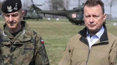 Szef MON Mariusz Błaszczak u żołnierzy 12. Brygady Zmechanizowanej