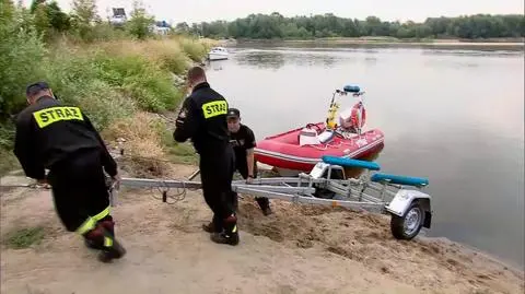 Special crew is scouring land and water in search for the 5-metre-long pyhton
