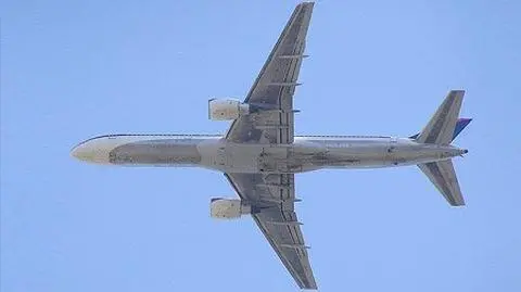 Boeing cudem uniknął zderzenia z lotnią
