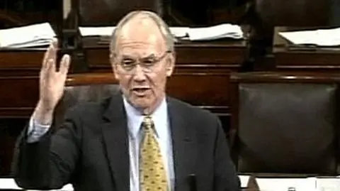 Seksafera po amerykańsku: senator odchodzi