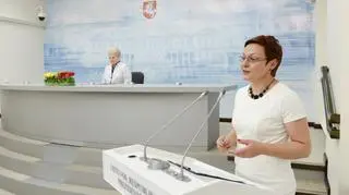 Daiva Ulbinaite i prezydent Dalia Grybauskaite (w tle)