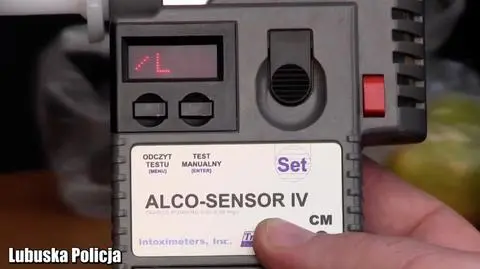 Policjanci trzeźwość kierowców sprawdzają na bramkach