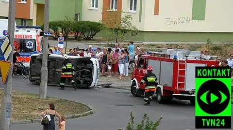 Staranowany opel wylądował na boku