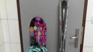 W Zakopanem złodzieje kradli narty i deski snowboardowe turystom. Złodziei zatrzymano, sprzęt odzyskano.