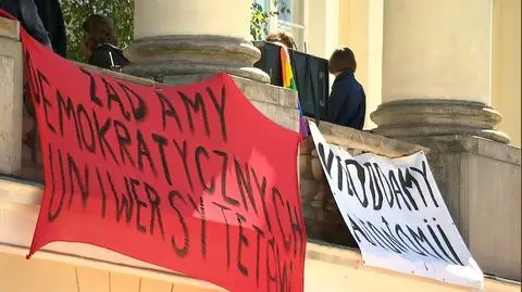 "We demand democracy in universities". Students protest against the so called Constitution for Education