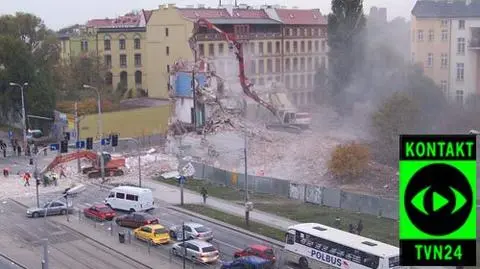 Ściana runęła na ulicę