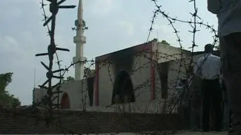 Wojsko przeczesuje zgliszcza Czerwonego Meczetu