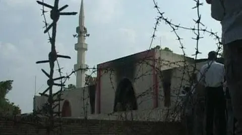 Wojsko przeczesuje zgliszcza Czerwonego Meczetu