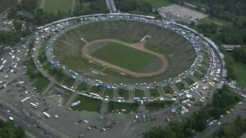Kupcy opuszczają Stadion X-lecia