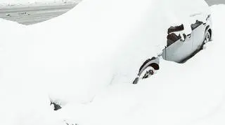 Mężczyzna utknął w zaspie 