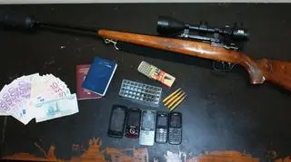 W jednego z mężczyzn znaleziono nielegalną broń palną