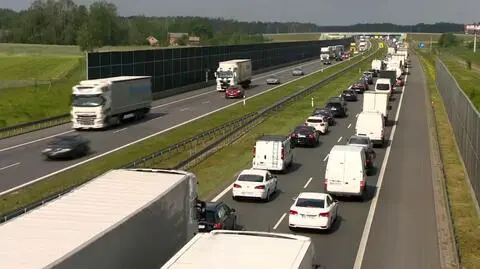 Znowu problemy na A2. Robotnicy malują, samochody stoją