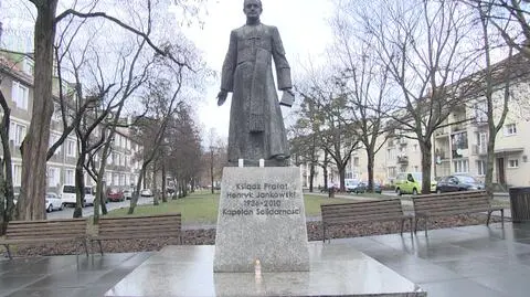 Politycy chcą usunięcia pomnika księdza Henryka Jankowskiego
