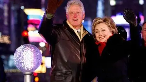 Clintonowie zarobili 25 mln na przemowach