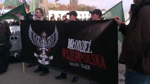 Młodzież Wszechpolska czekała na posła Biedronia 
