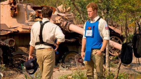 Najbardziej zaminowane miasto w Afryce. Książę Harry "poirytowany"