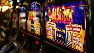 Amatorzy hazardu okradli automat do gier 