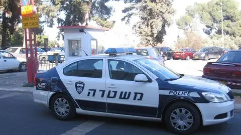 Policjanci porzucili umierającego na poboczu