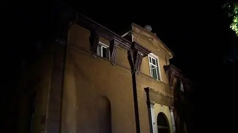 Zabytkowa kamienica w ogniu