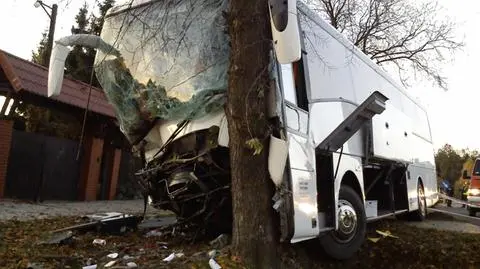 Autobus z weselnikami wpadł do rowu. 24 osoby trafiły do szpitala