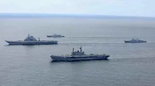 Pokaz siły indyjskiej floty. Lotniskowce pływają tak blisko siebie bardzo rzadko, głównie dla ładnych zdjęć